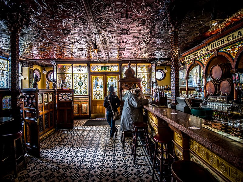 The Crown Liquor Saloon — Irish pub in Belfast